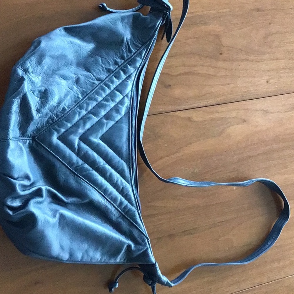 Vintage navy leather shoulder bag